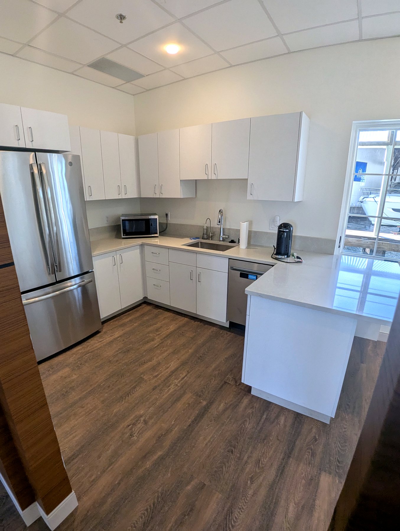 Full kitchen and break area